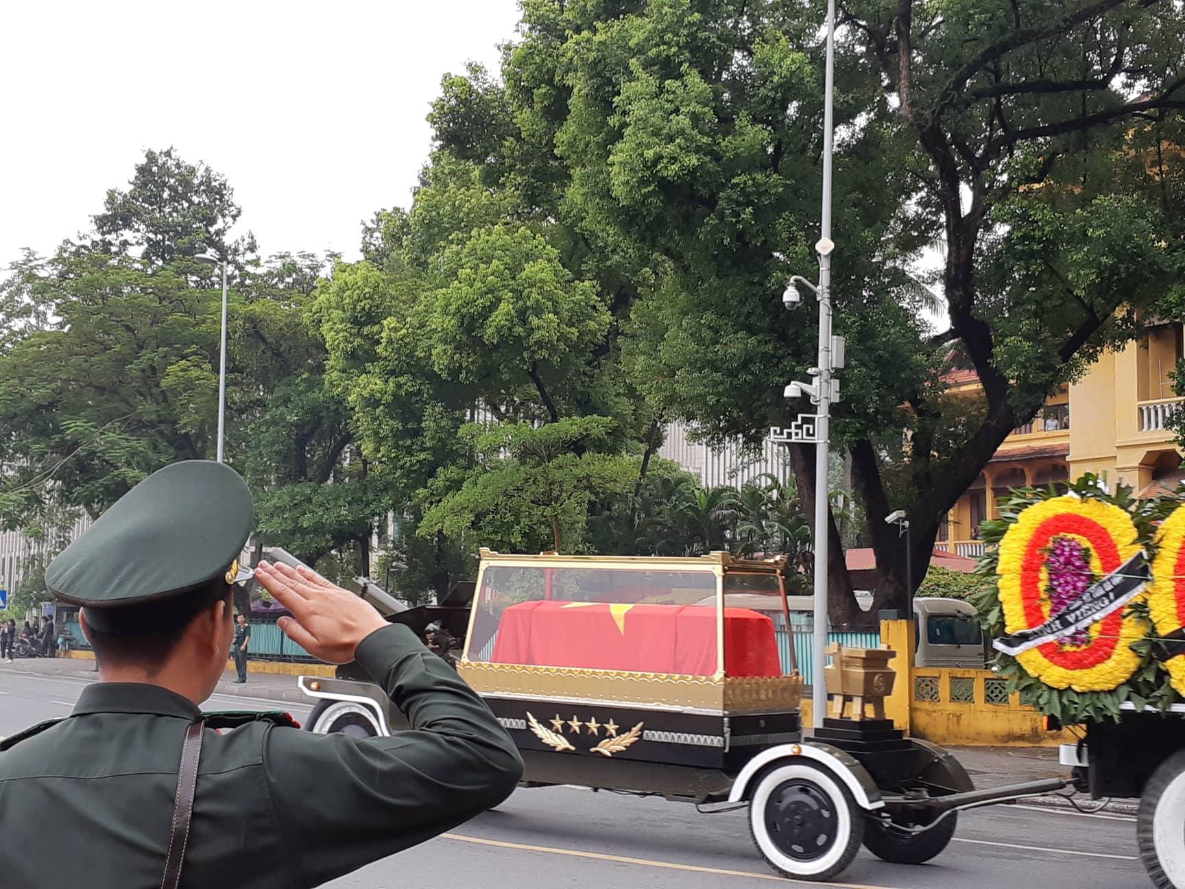 Hàng ngàn người tiễn đưa Chủ tịch nước Trần Đại Quang về nơi an nghỉ cuối cùng