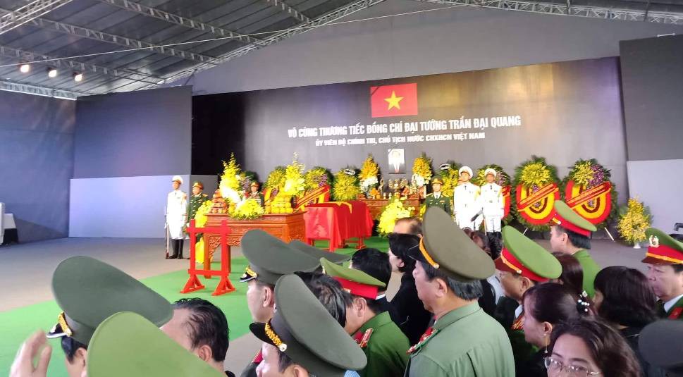Chủ tịch nước Trần Đại Quang đ&atilde; về với đất mẹ qu&ecirc; hương - Ảnh 6.