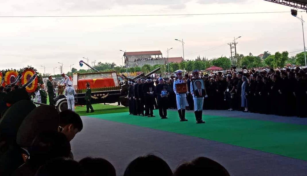 Chủ tịch nước Trần Đại Quang đ&atilde; về với đất mẹ qu&ecirc; hương - Ảnh 2.