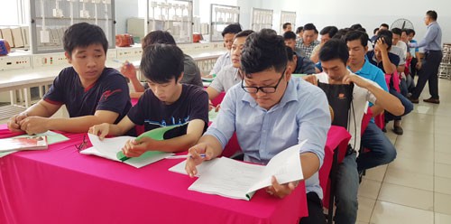 Nâng bậc thợ cho công nhân ngành điện