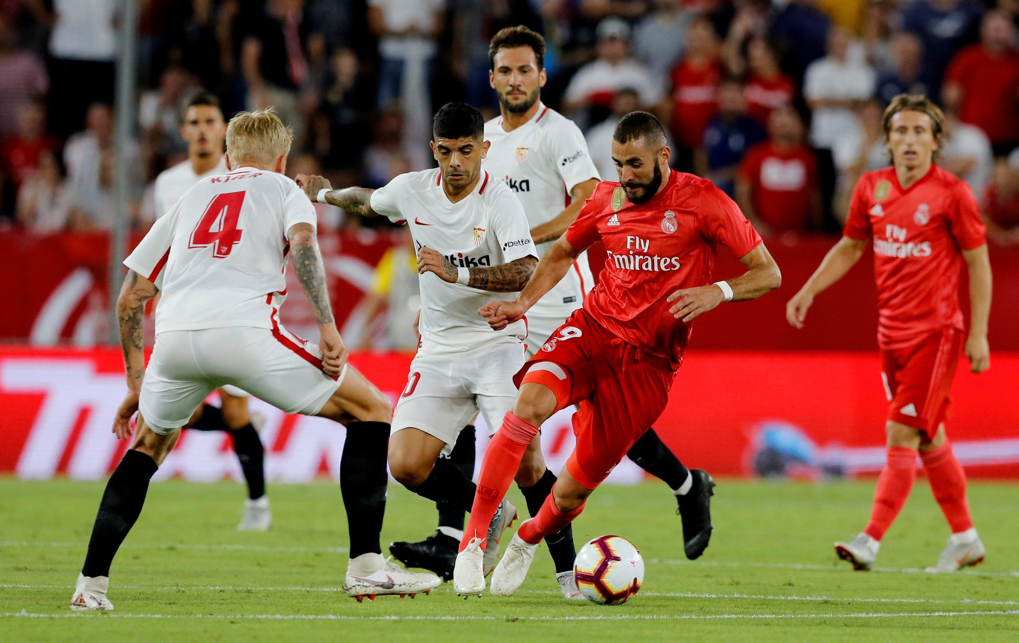 La Liga sốc khi Barcelona và Real Madrid rủ nhau bại trận - Ảnh 10.
