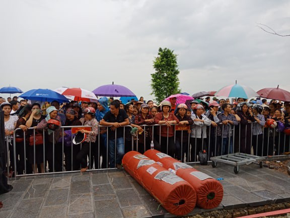 Linh xa Chủ tịch nước Trần Đại Quang về tới qu&ecirc; nh&agrave; - Ảnh 14.