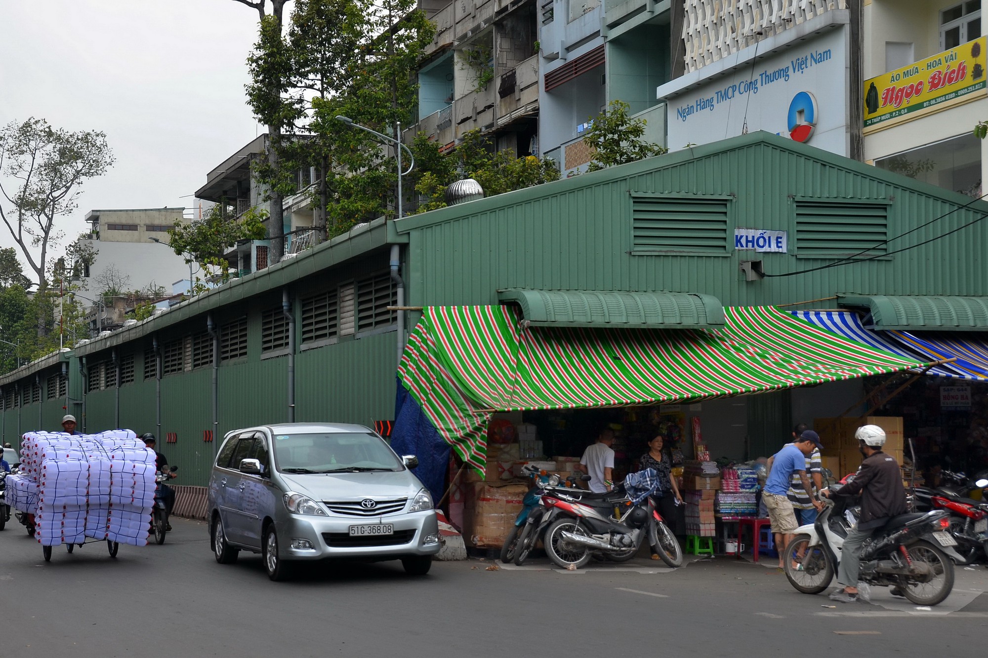 Tiến độ sửa chữa hai chợ An Đông và Bình Tây đều chậm