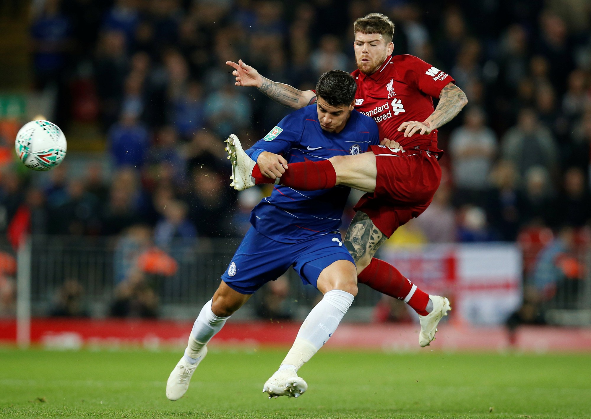 Hazard toả s&aacute;ng, Chelsea ngược d&ograve;ng loại Liverpool tại League Cup - Ảnh 2.