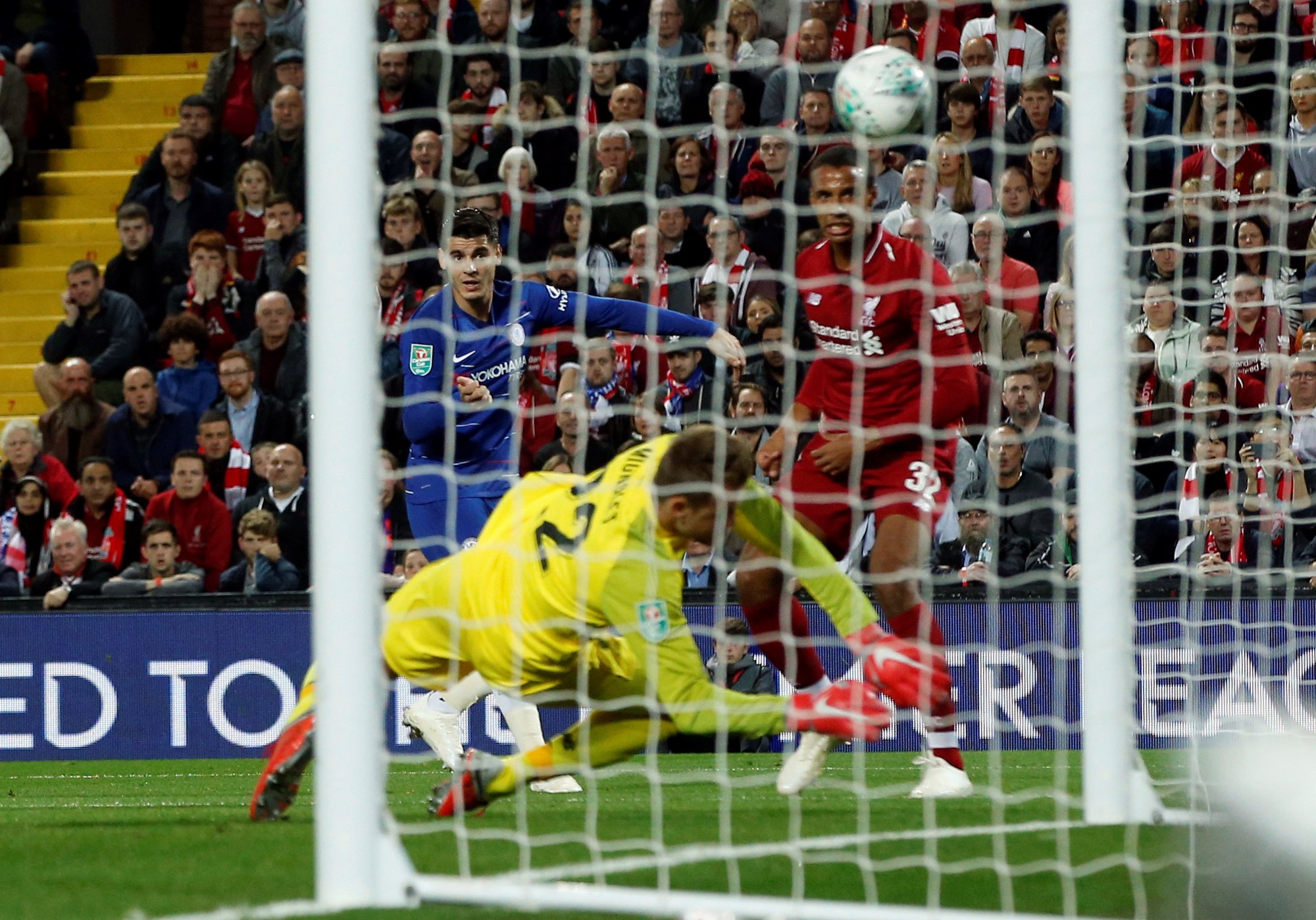 Hazard toả s&aacute;ng, Chelsea ngược d&ograve;ng loại Liverpool tại League Cup - Ảnh 3.