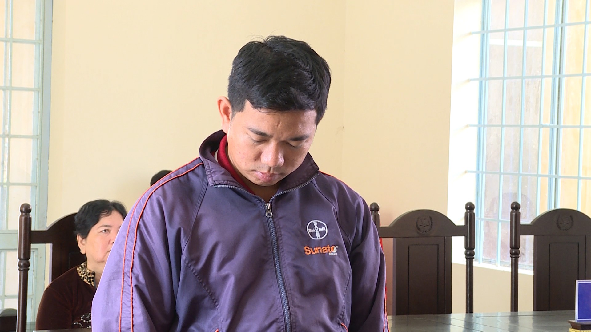Mua dâm thiếu nữ 14 tuổi nhưng chở ra đoạn đường vắng hiếp dâm