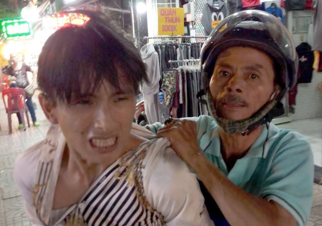 "Hiệp sĩ" từng bị đâm trọng thương ở TP HCM tiếp tục bắt cướp