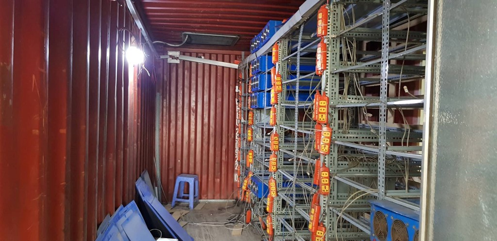 Hết thời nu&ocirc;i tr&acirc;u c&agrave;y tiền ảo ở VN: Kẻ b&aacute;n th&aacute;o, người đổ nợ - Ảnh 2.