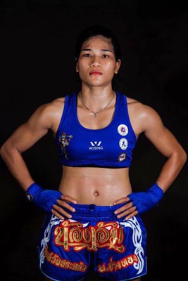 Nữ ho&agrave;ng muay t&aacute;i xuất tr&ecirc;n s&agrave;n boxing - Ảnh 1.