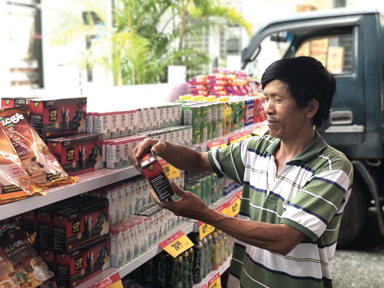 Công nhân được mua hàng với giá ưu đãi