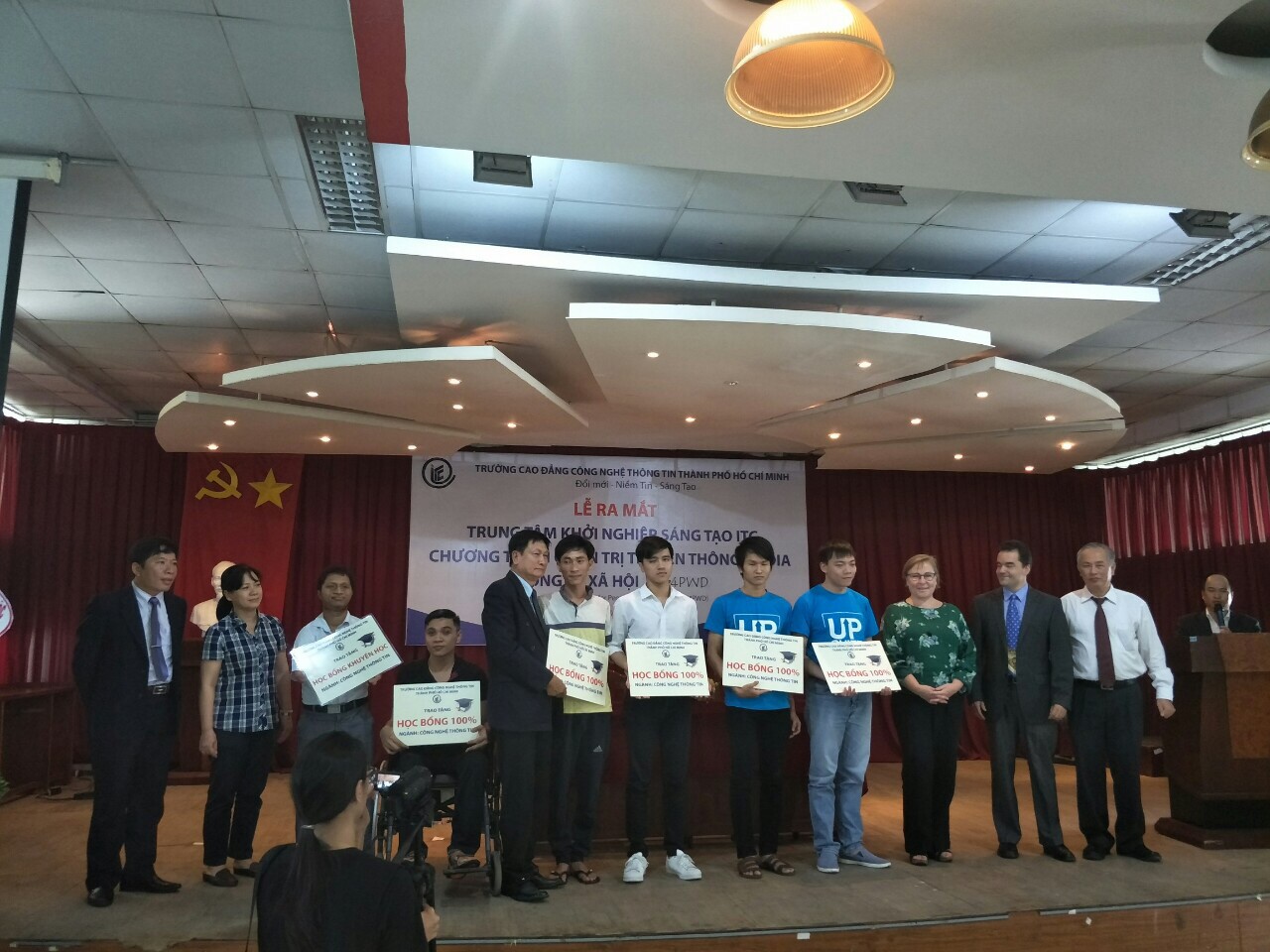 Trường CĐ đầu tiên đào tạo công nghệ thông tin cho người khuyết tật
