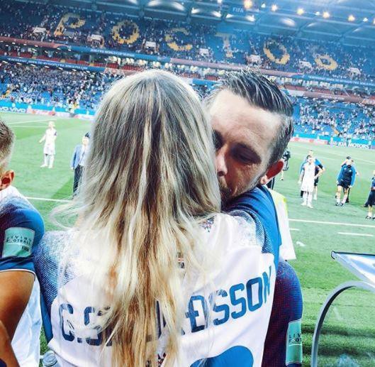 Ngắm b&agrave; Becks xinh đẹp của b&oacute;ng đ&aacute; Iceland - Ảnh 7.