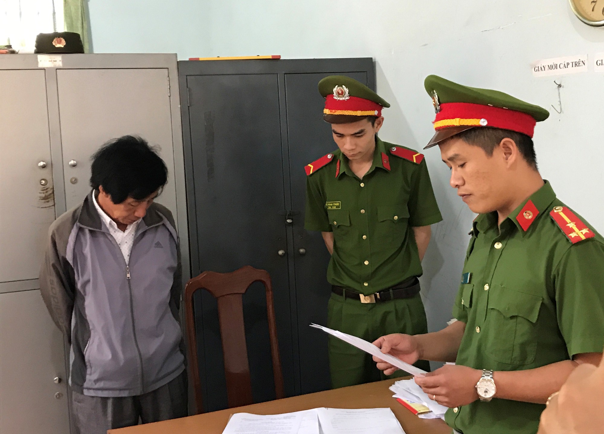 Hiệu trưởng khai nhận tiền "chạy việc" rồi chung chi, những người liên quan nói gì?