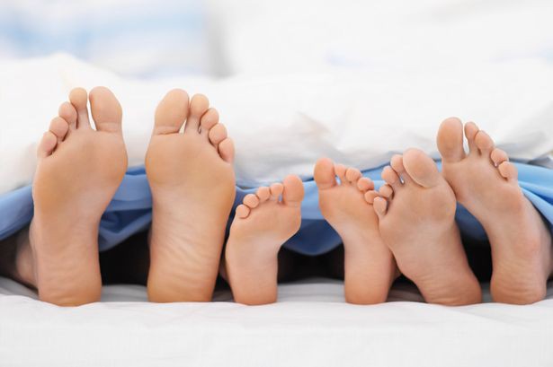 Đắp tỏi vào lòng bàn chân để trị ho, được không?