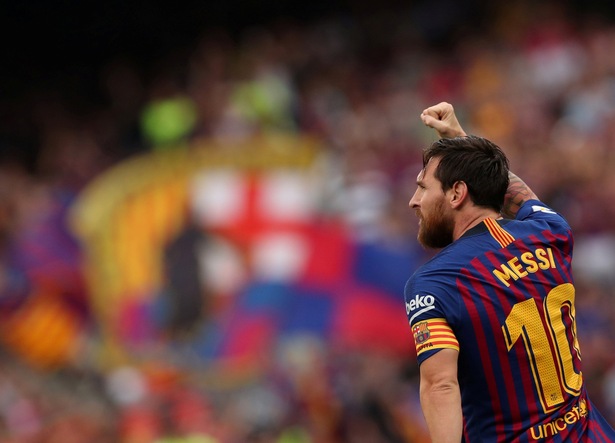 Messi, Suarez cùng lập cú đúp, Barcelona xé nát lưới Huesca