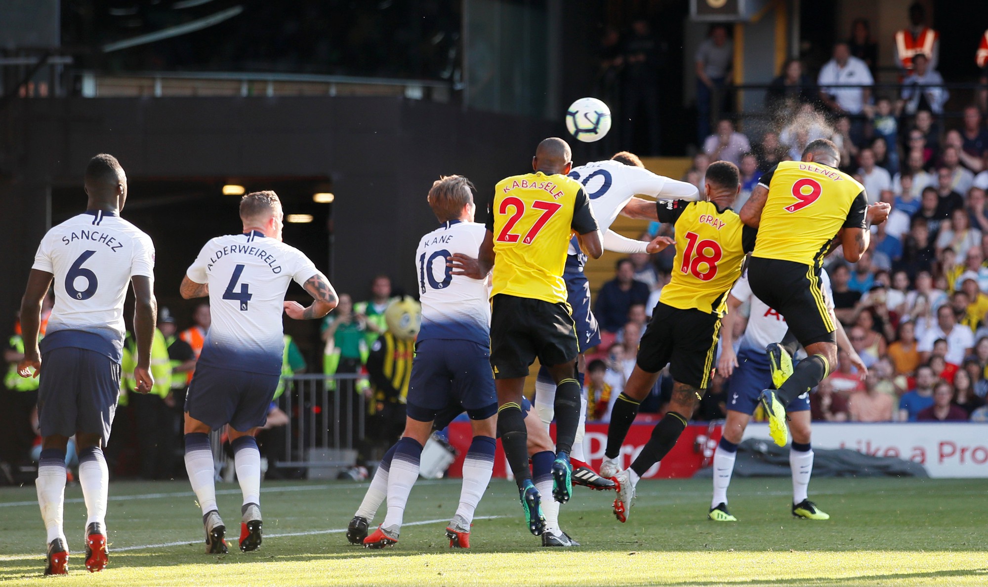 Tottenham thua sốc Watford, Man United trở lại Top 10 - Ảnh 4.