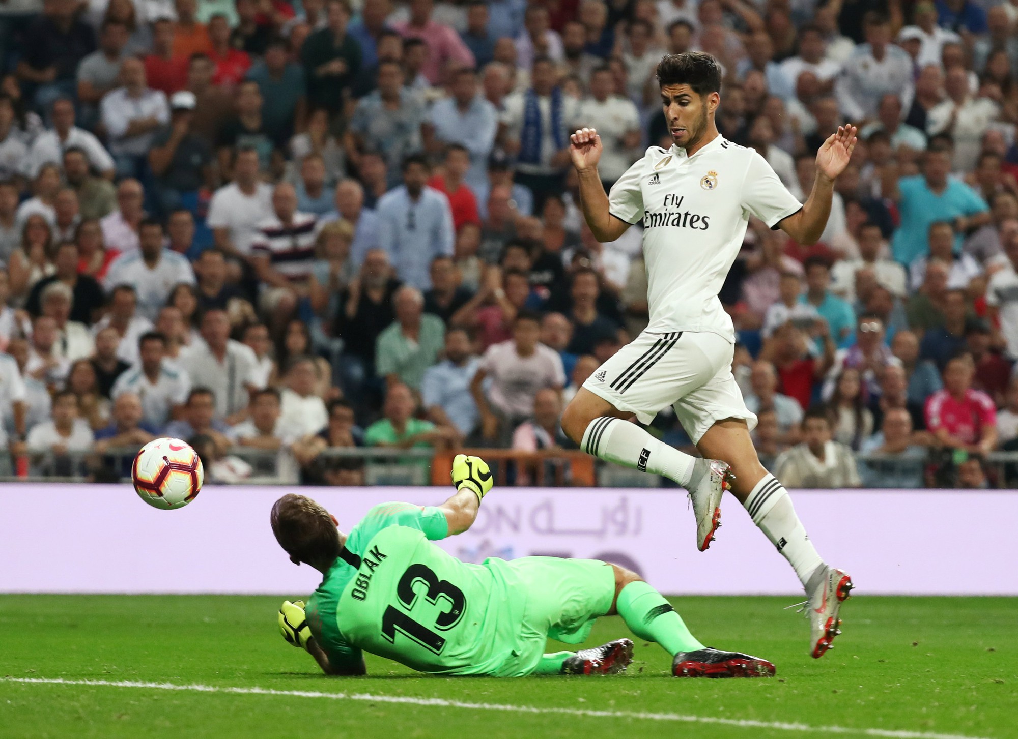 Người nhện Courtois toả s&aacute;ng, Real Madrid tho&aacute;t hiểm trận derby - Ảnh 5.