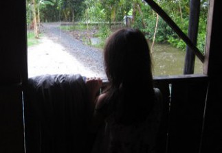 Người đàn ông trú mưa bị "tố" sàm sỡ thiếu nữ 14 tuổi con chủ nhà