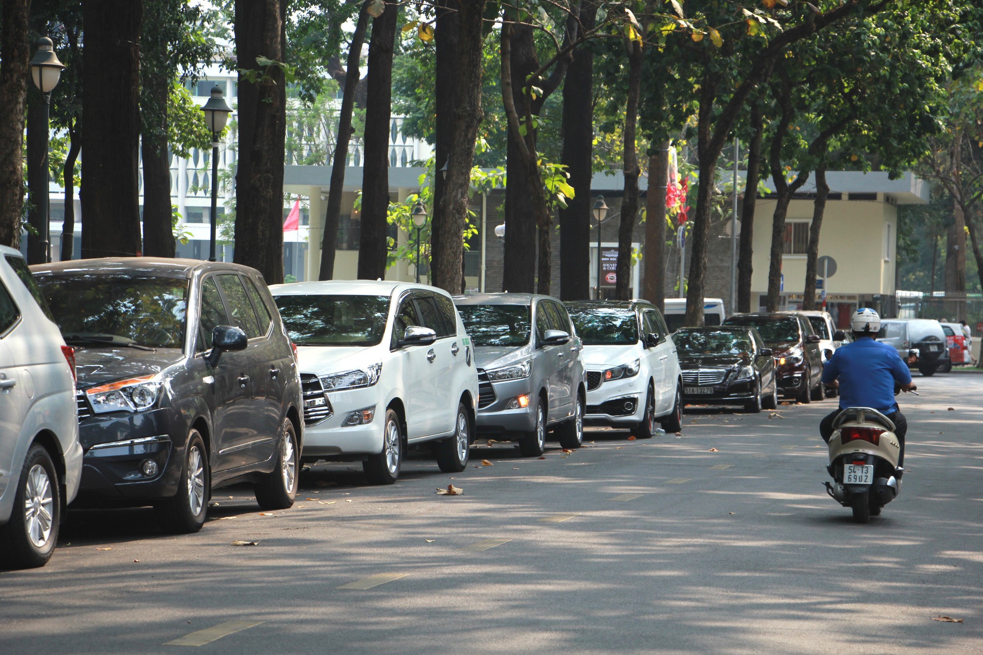 TP HCM tăng phí giữ xe, xe máy và ô tô tính tiền theo giờ - Ảnh 2.