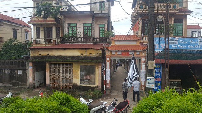 Sửa bồn nước, 2 cha con cùng bị điện giật tử vong
