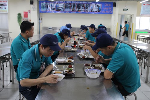 Giúp công nhân có bữa ăn giữa ca ngon, đủ chất