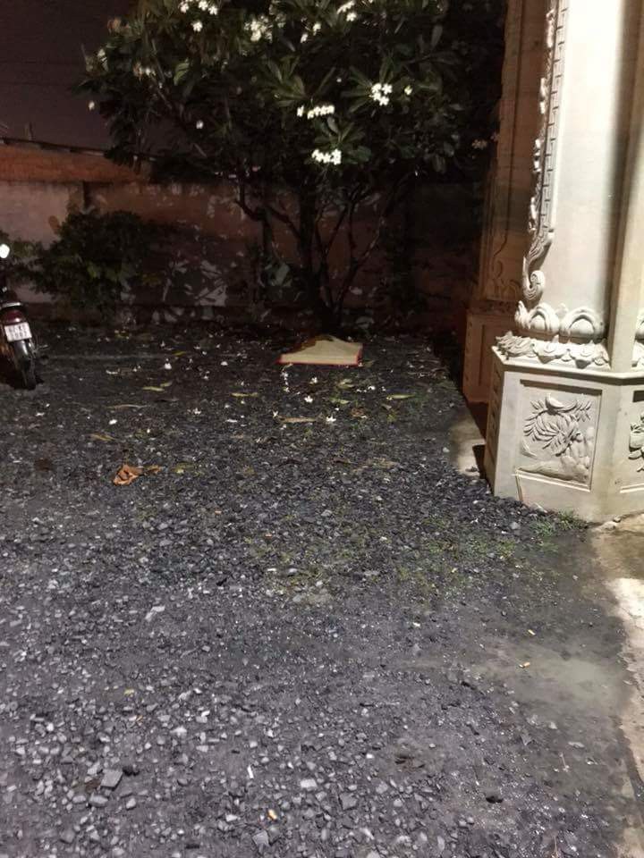 Thi thể phụ nữ bị bỏ xuống đường