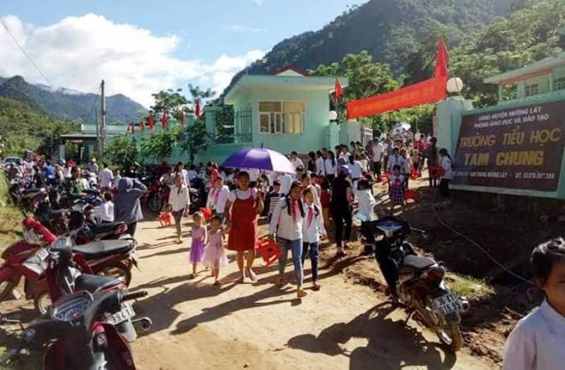 Hình ảnh khai giảng năm học mới tại vùng tâm lũ Mường Lát - Ảnh 1.