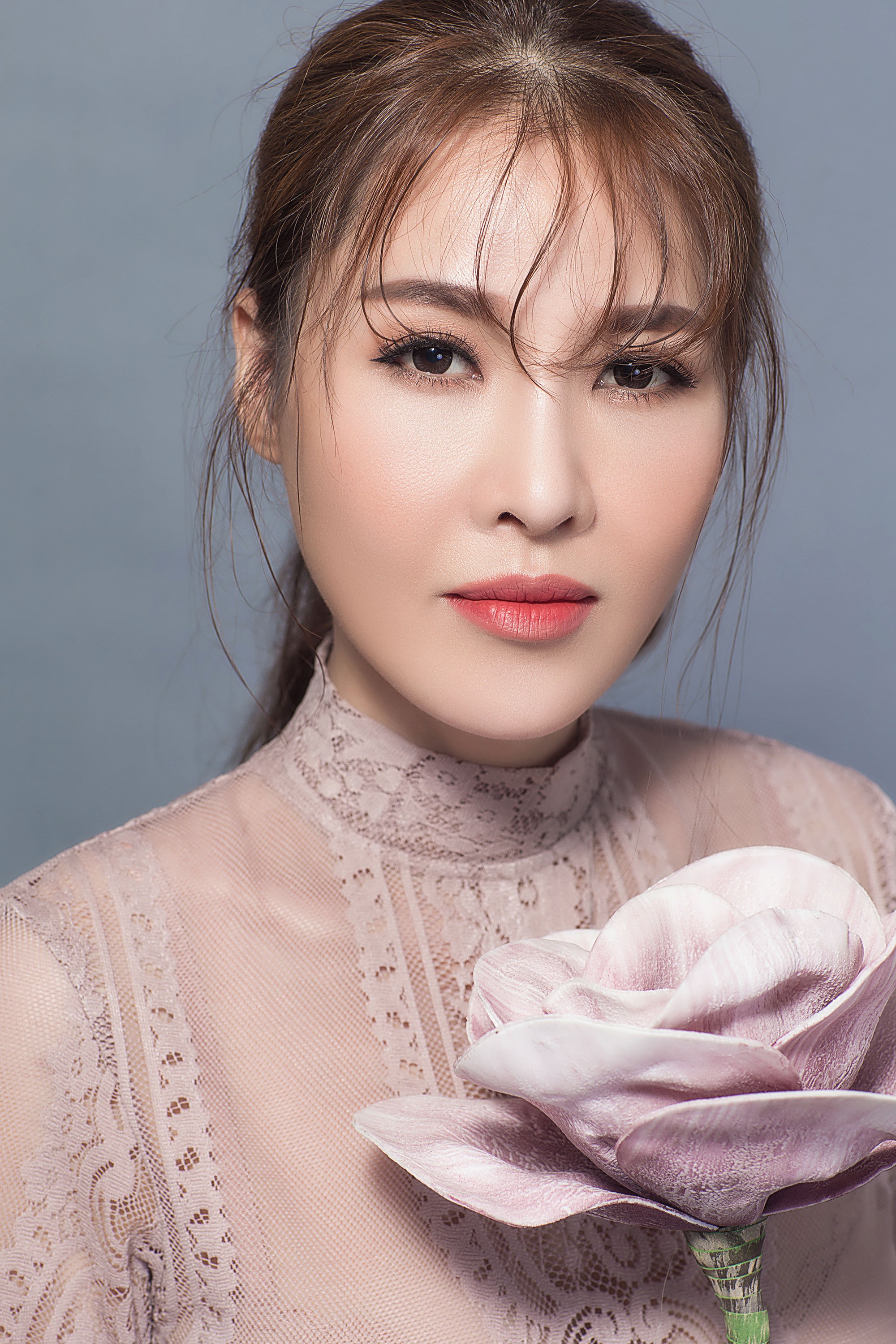CUỘC CHIẾN DAO K&Eacute;O TRONG SHOWBIZ VIỆT (*): Kh&ocirc;ng t&agrave;i th&igrave; đẹp cũng đủ sống - Ảnh 2.