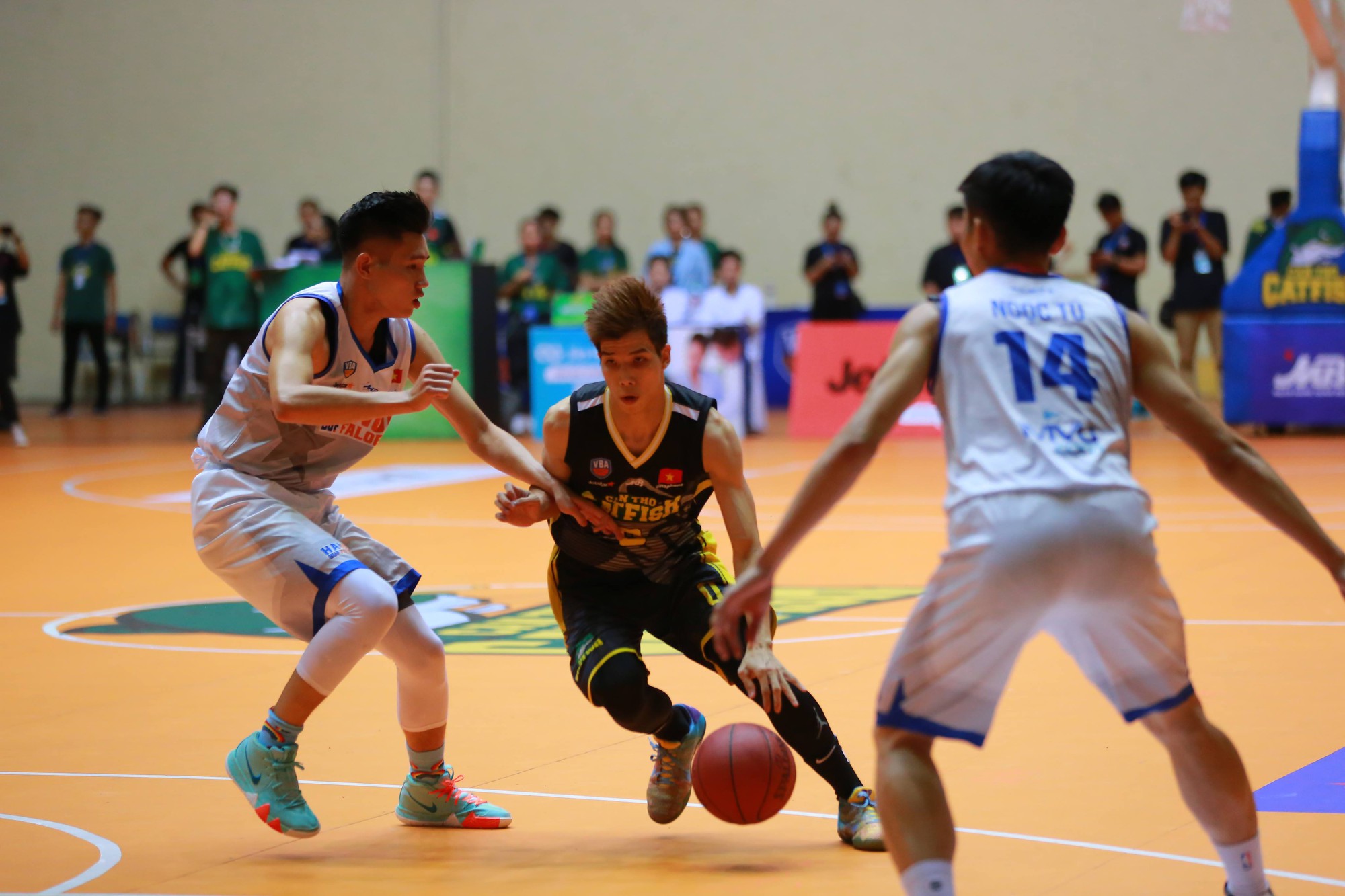 Vòng chung kết VBA 2018: Cantho Catfish tạm dẫn Hanoi Buffaloes