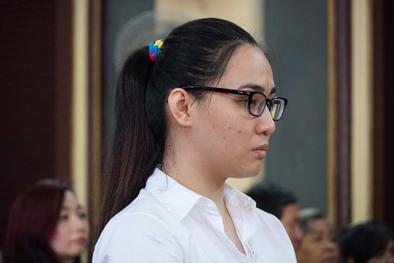 "Bà trùm" dùng nhan sắc thu phục đàn em lại tỏ ra... ngơ ngác!