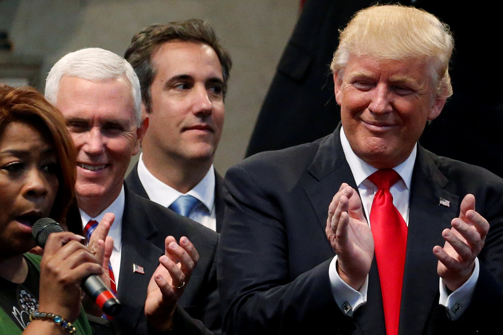 Ai là người viết bài bình luận khiến ông Trump nổi trận lôi đình?