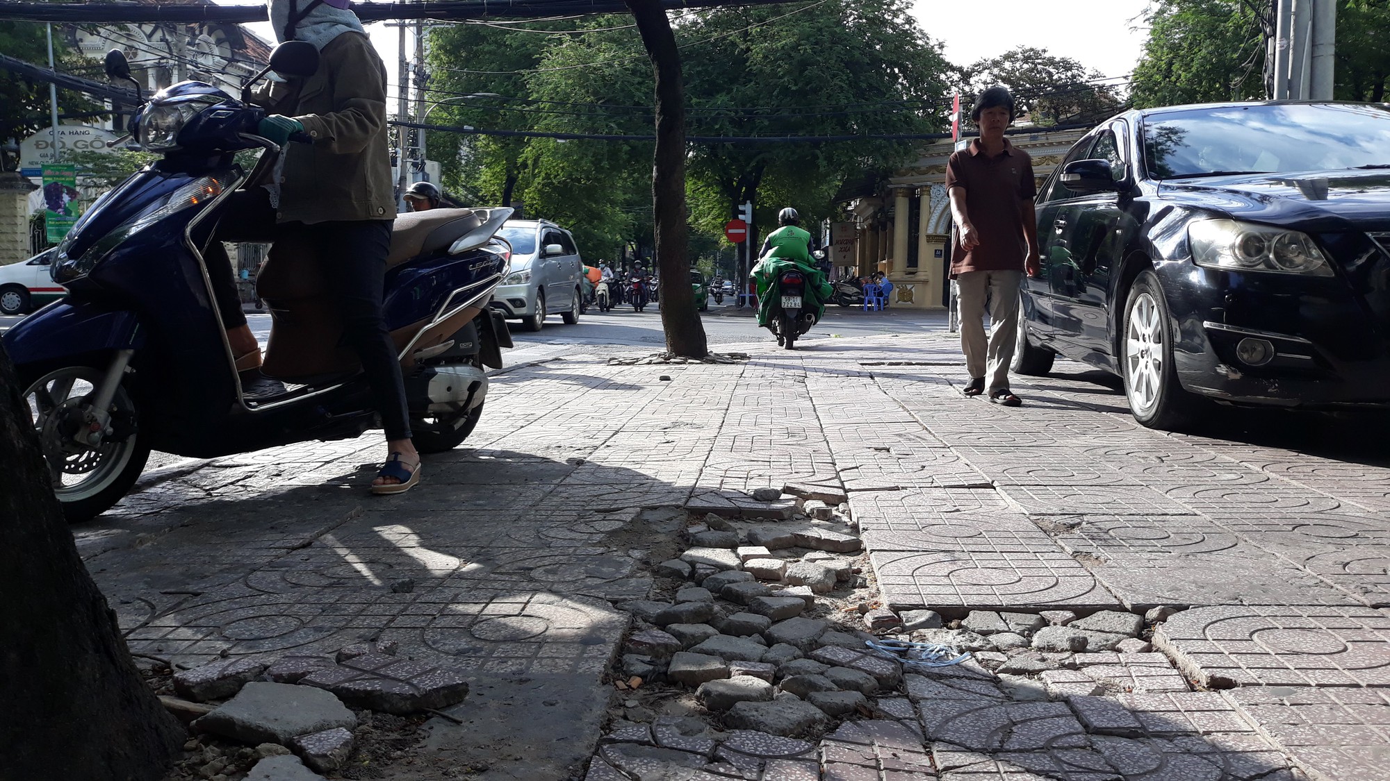 Điện lực ra "tối hậu thư" với nhà thầu đào đường ẩu