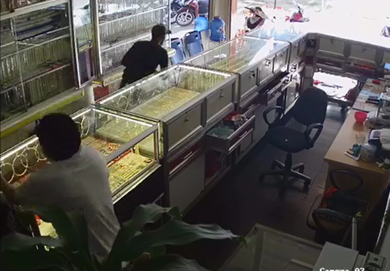 Từ Đồng Nai lên Đắk Lắk cướp tiệm vàng