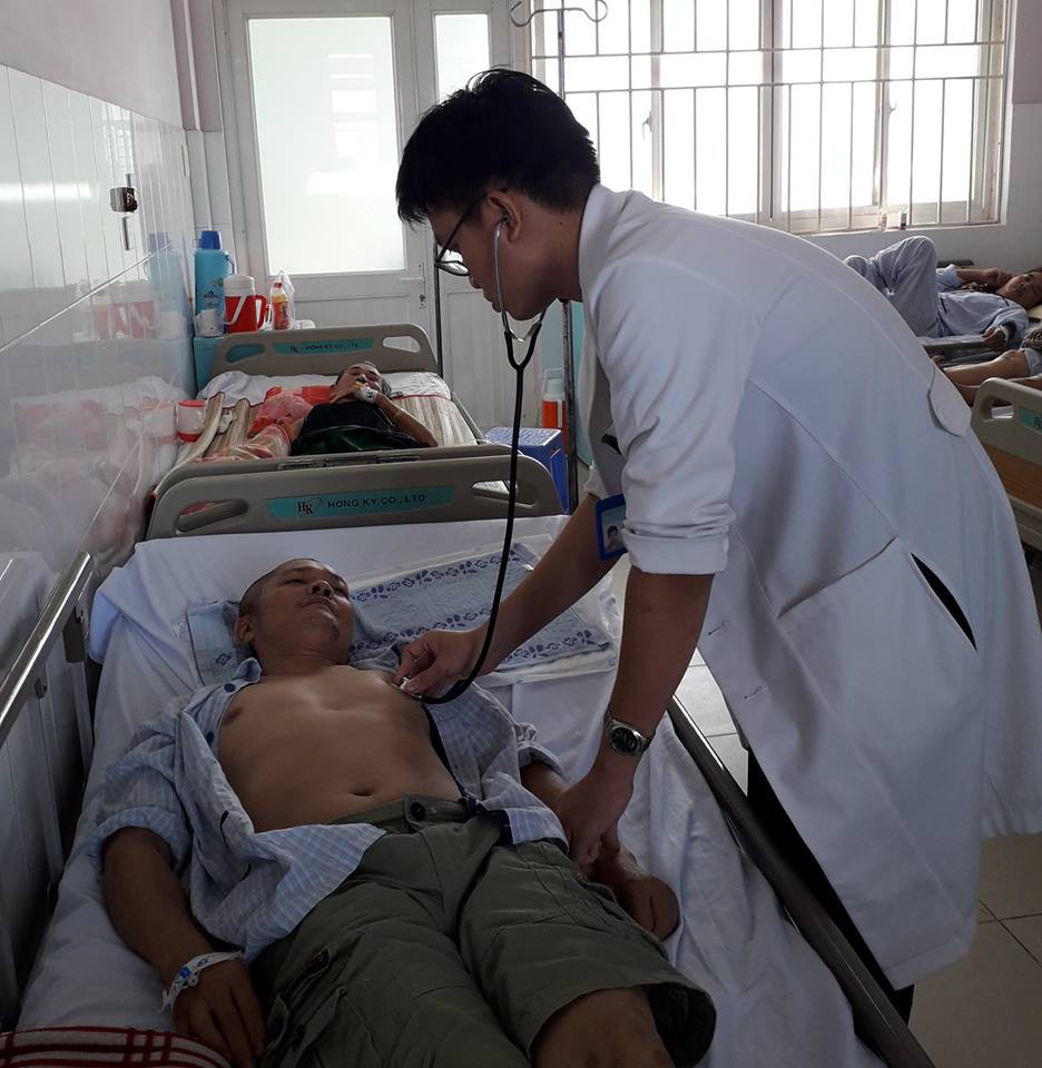 Đau đầu cả năm kh&ocirc;ng kh&aacute;m, v&agrave;o viện ph&aacute;t hiện u khổng lồ - Ảnh 2.