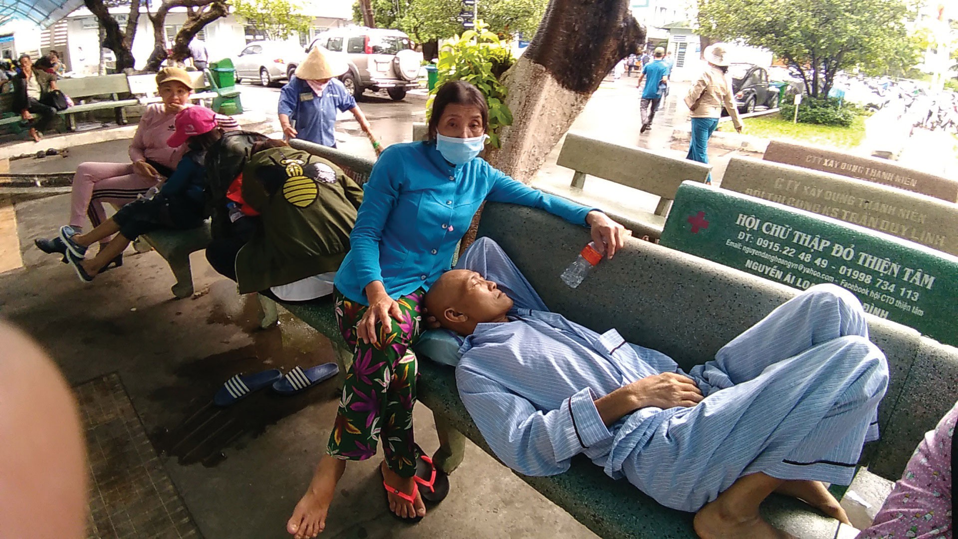 Kh&aacute;m bệnh từ l&uacute;c&hellip; nửa đ&ecirc;m: Chống ế cho y tế cơ sở - Ảnh 1.