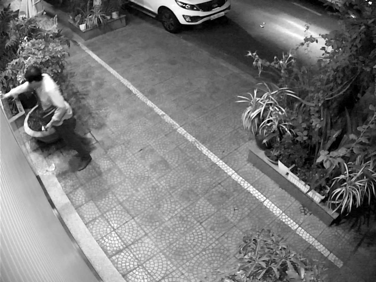 Nửa đêm, người đàn ông Hàn Quốc "đột nhập" ôtô của người dân Đà Nẵng