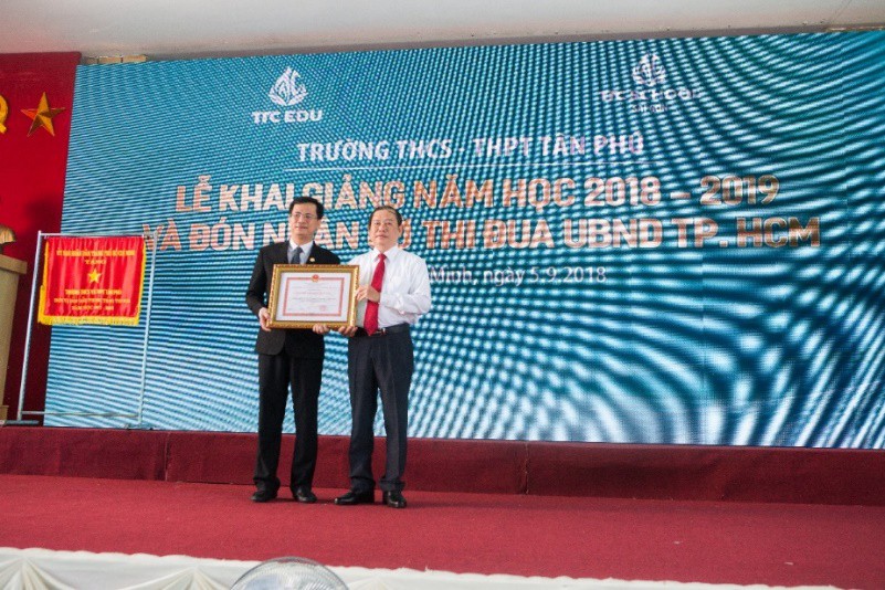 Trường THCS - THPT T&acirc;n Ph&uacute; khai giảng năm học mới - Ảnh 3.