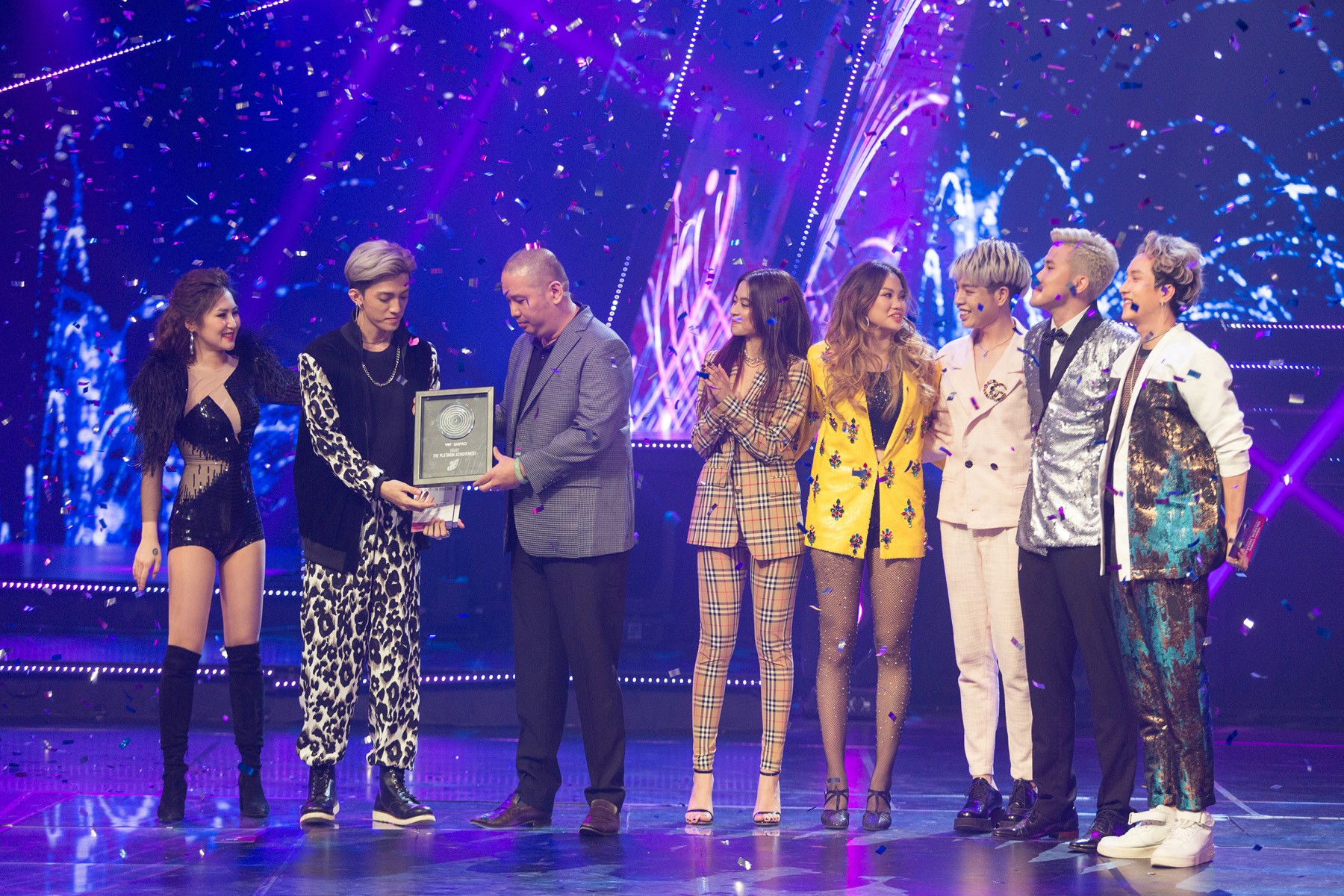 T&ugrave;ng Dương đoạt qu&aacute;n qu&acirc;n The Debut 2018 g&acirc;y tranh c&atilde;i - Ảnh 1.