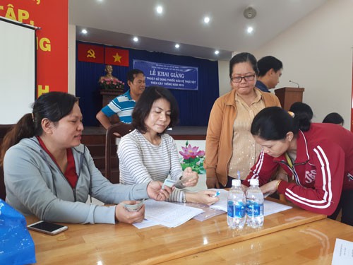 Hỗ trợ công nhân bị mất việc, nợ lương