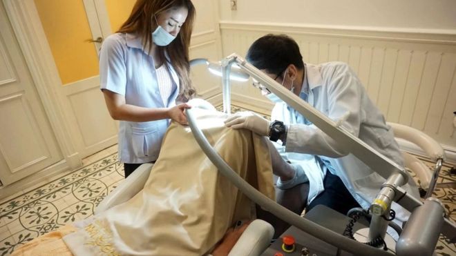 Quý ông đổ xô tân trang, làm trắng "cậu nhỏ"