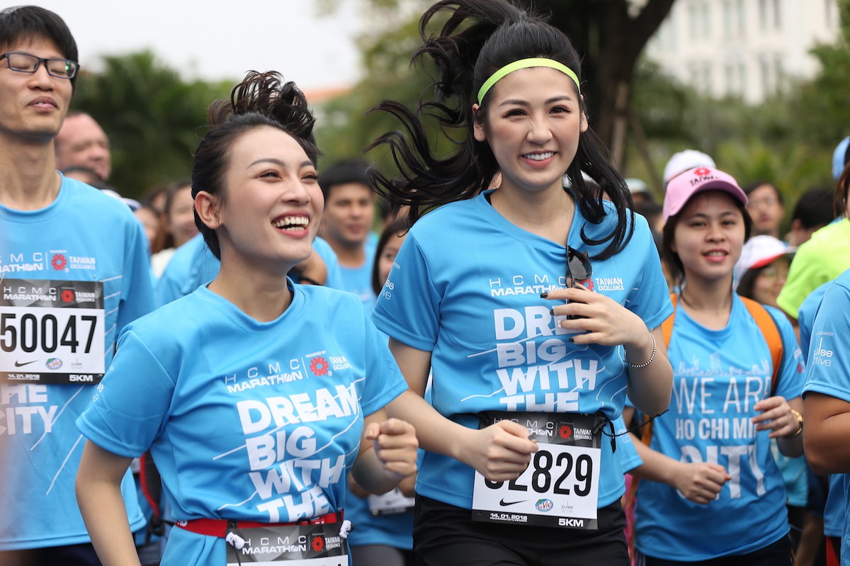 Choáng ngợp với 8.000 VĐV ở Giải Marathon TP HCM 2018 - Ảnh 3.