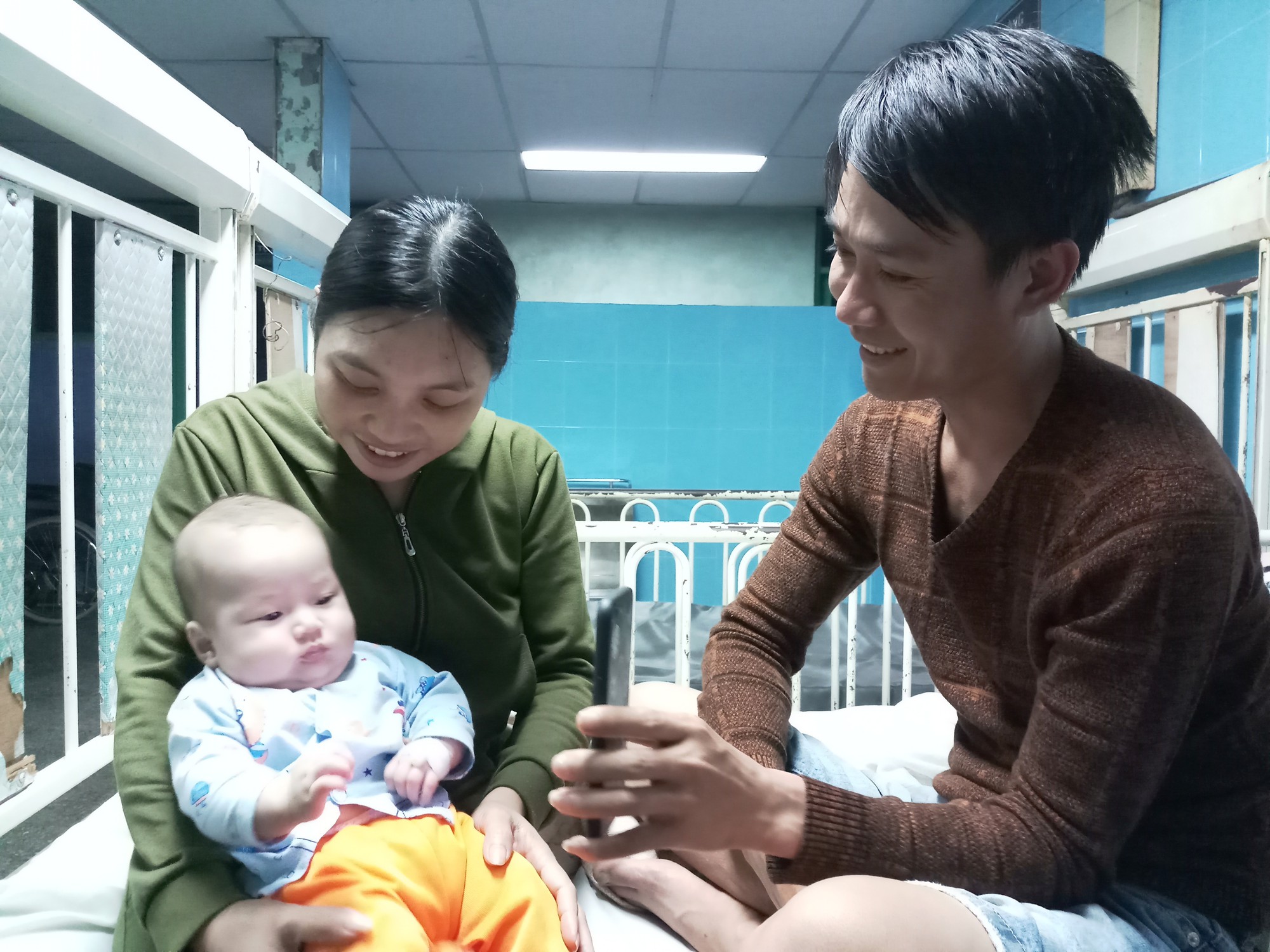 Chuyện hy hữu: Ch&aacute;u b&eacute; c&oacute; quả tim b&ecirc;n phải - Ảnh 1.