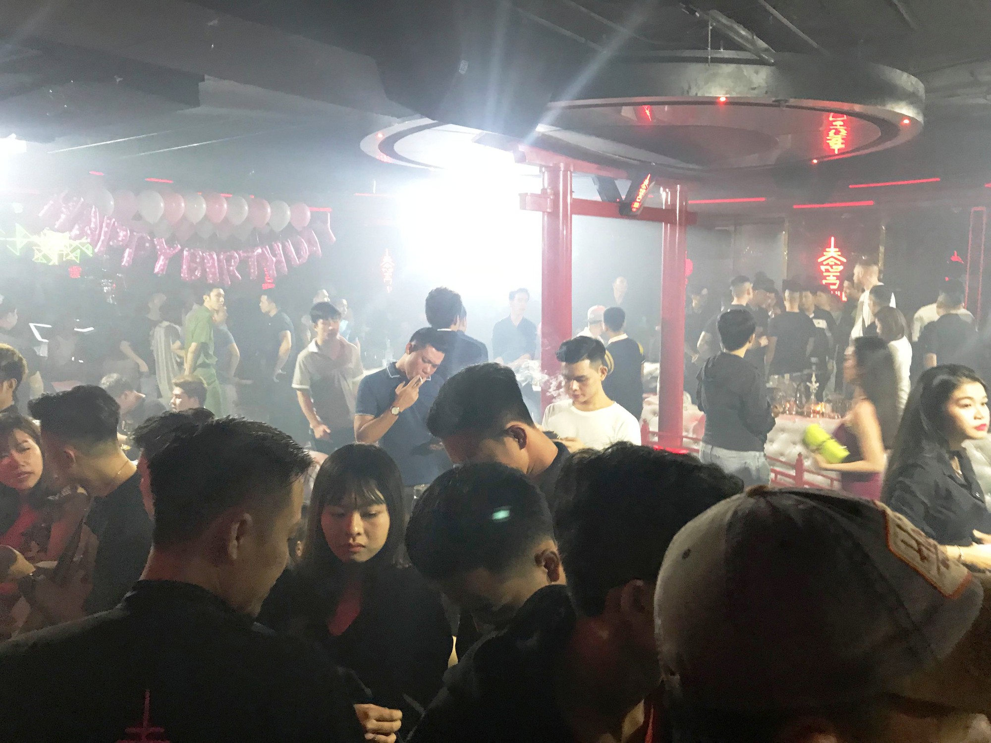 Đột kích quán bar, phát hiện giang hồ dương tính với ma túy