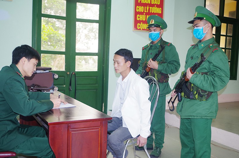 Vận chuyển 20 bánh heroin để nhận 15 triệu đồng