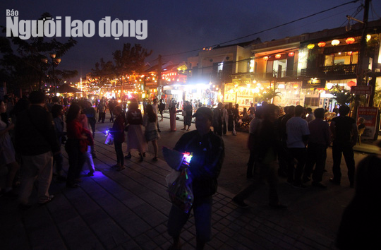 Mừng năm mới t&aacute;i hiện h&igrave;nh ảnh phố cổ Hội An đầu thế kỷ 20 - Ảnh 3.
