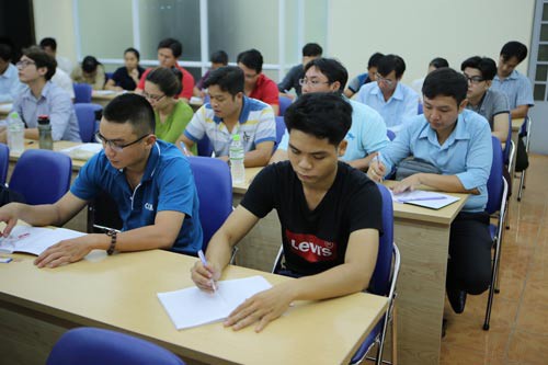 Xây dựng quỹ học bổng cho công nhân đi học