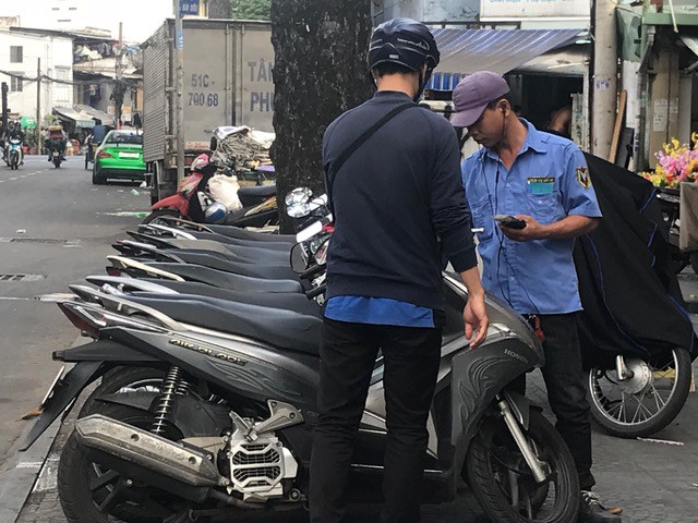 Muốn giành lại vỉa hè, bàn tay phải sạch