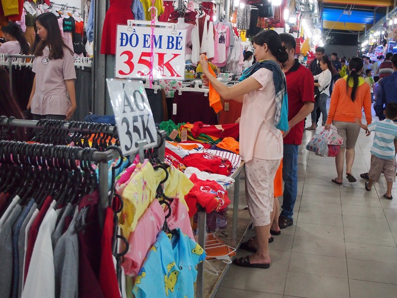 Công nhân rục rịch mua sắm Tết - Ảnh 20.