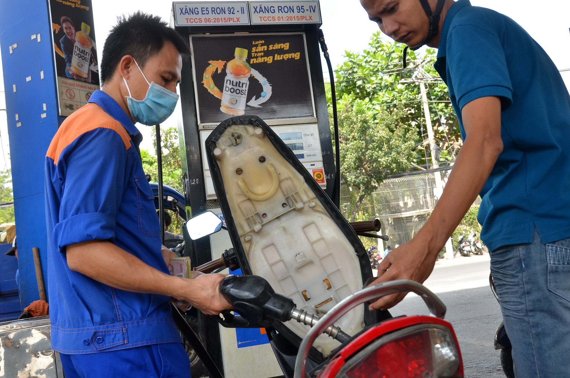 Nóng bỏng giá và phí