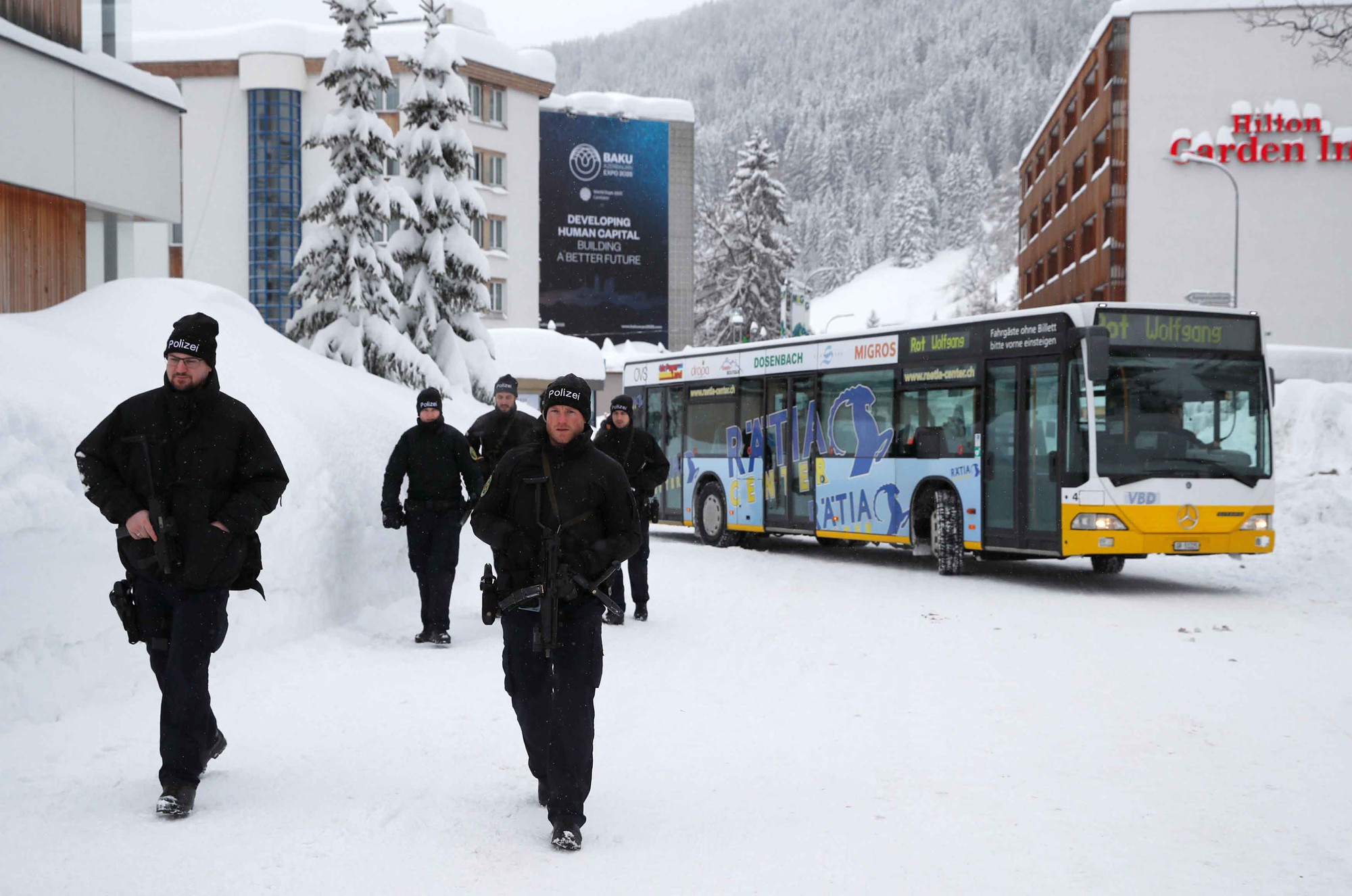 Davos "nóng" hầm hập